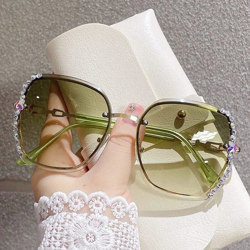 Women's and Men's Rhinestone Decorative No-Rim Sunglasses, Casual, Gradient, Perfect for Summer, Beach, and Party Use, UV400 Protection, Frame Color: Gold; Lens Color: Gold, Parallel Import