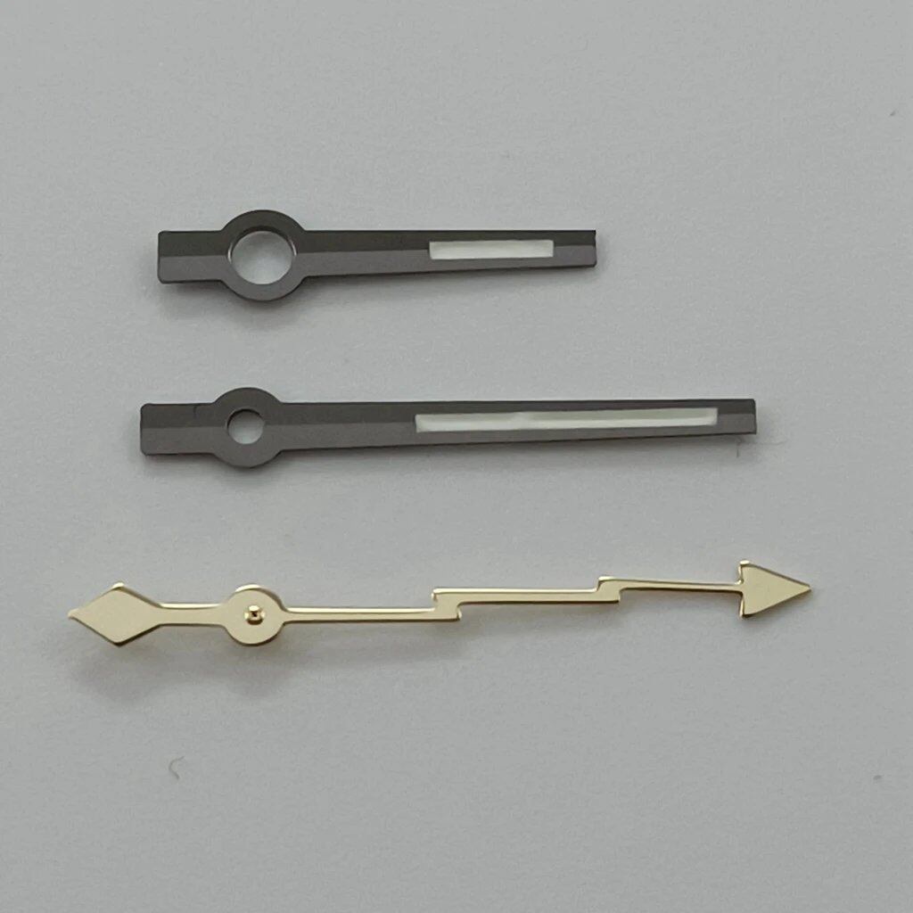 Silver gunmetal watch hands, lightning second hand, luminous hands, compatible with NH35, NH36, NH38, NH70, NH72, 7S26, 7S36, 4R35, and 4R36 models. Parallel import.