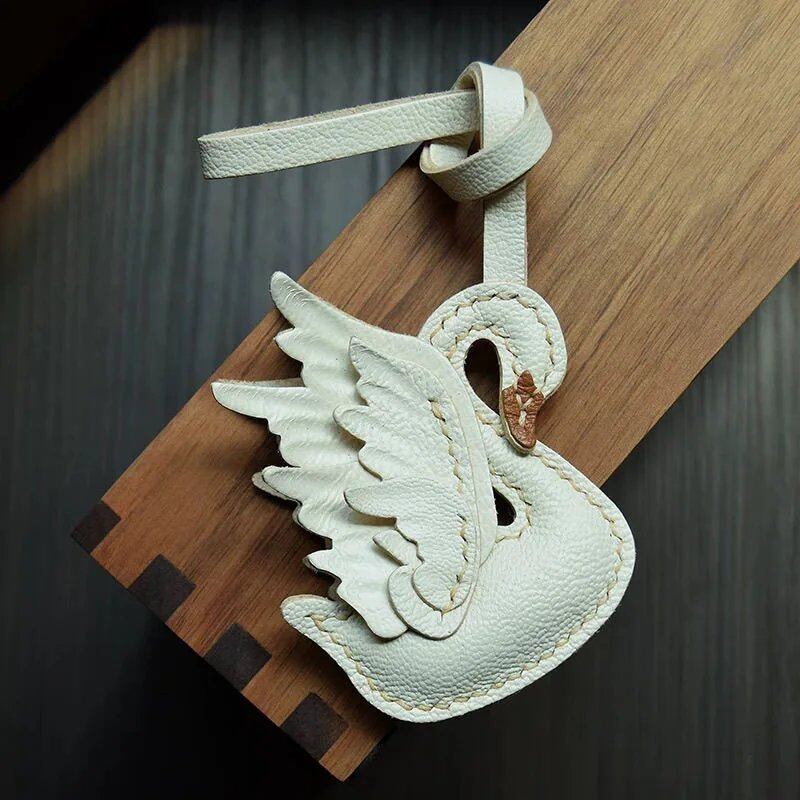 かわいいコアラのレザーバッグキーホルダーペンダント クリエイティブなキツネ・ウサギ・サル・白鳥・トラのカートゥーン風 本革手作り 車キーペンダント 並行輸入品