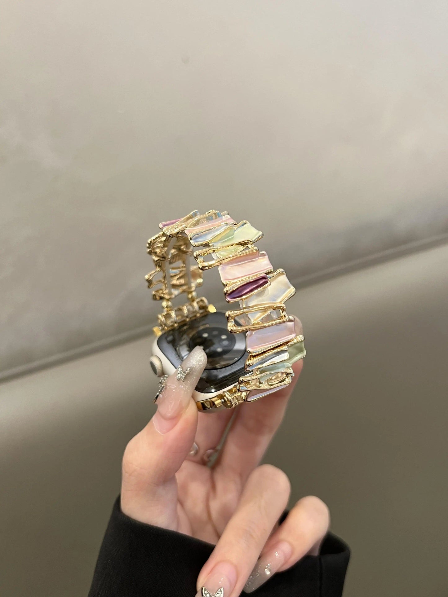Compatible with Apple Watch Series Ultra (10/9/8/7/6/5/4/3/2/1/SE), 40/42/45/44/46mm, featuring a stylish, stretchy, stone-trimmed metal link bracelet. Band Color: Parallel Import
