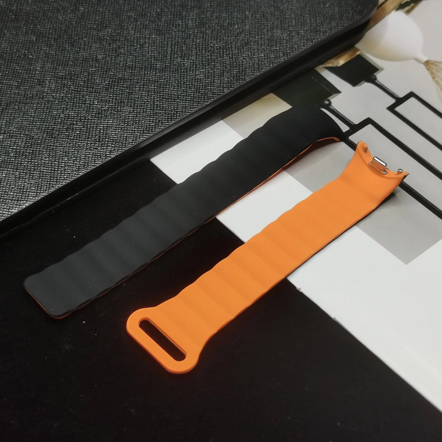 Magnetic Loop Wristband for Mi Band 8 - Silicone Sports Strap, NFC Compatible with Xiaomi Mi Band 8, Metal Interface Bracelet, Band Color: Compatible with Mi Band 8, Band Width: Parallel Import