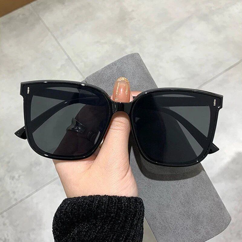 Designer Luxury Square Cat Eye Sunglasses for Women, Classic Vintage Eyewear with UV400 Protection, Perfect for Outdoor Activities and Holidays. Frame Color: As Shown; Lens Color: Parallel Import.