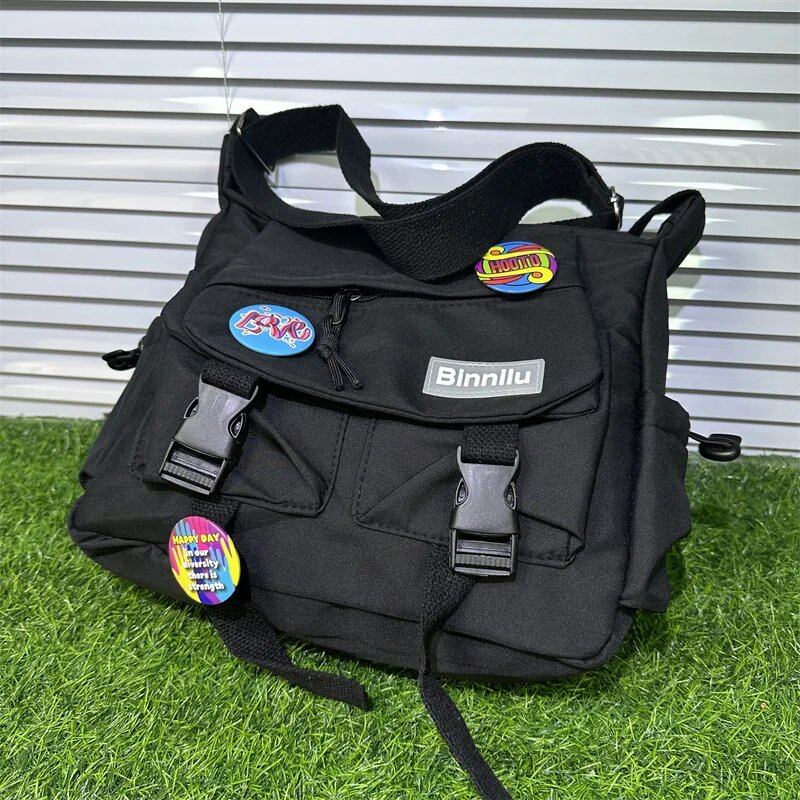 Fashionable youth men's shoulder bag with flip zipper, trendy and cool school crossbody bag, perfect for campus, travel, shopping, and teenage men's messenger bag. Color: Parallel import.