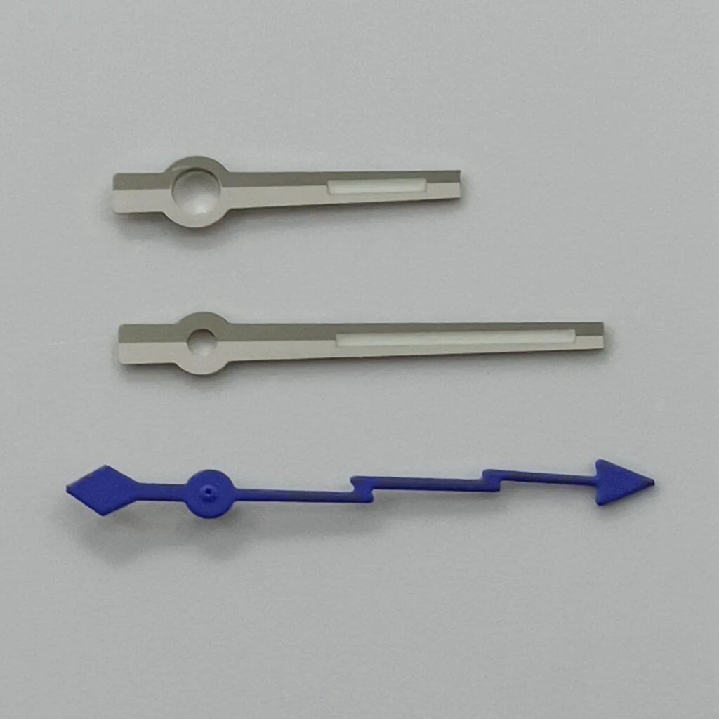 Silver gunmetal watch hands, lightning second hand, luminous hands, compatible with NH35, NH36, NH38, NH70, NH72, 7S26, 7S36, 4R35, and 4R36 models. Parallel import.