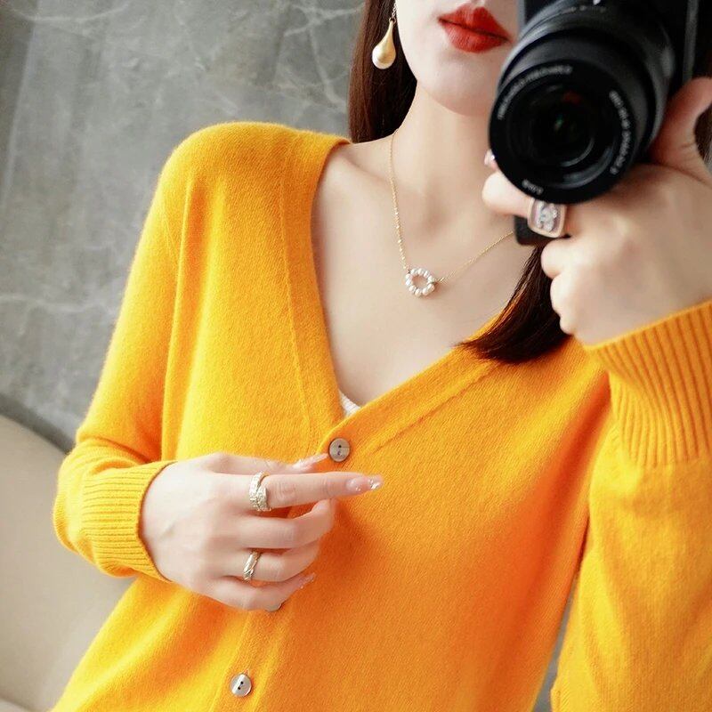 New Arrival: Stylish V-neck sweater/cardigan in a subtle Xiao Xiang style. Special Price Coat. ZHI D035. Size: Parallel Import.
