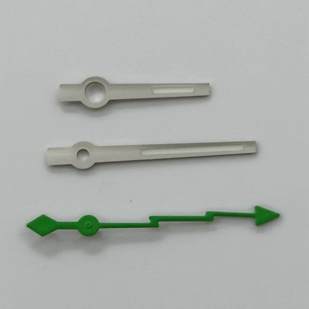 Silver gunmetal watch hands, lightning second hand, luminous hands, compatible with NH35, NH36, NH38, NH70, NH72, 7S26, 7S36, 4R35, and 4R36 models. Parallel import.