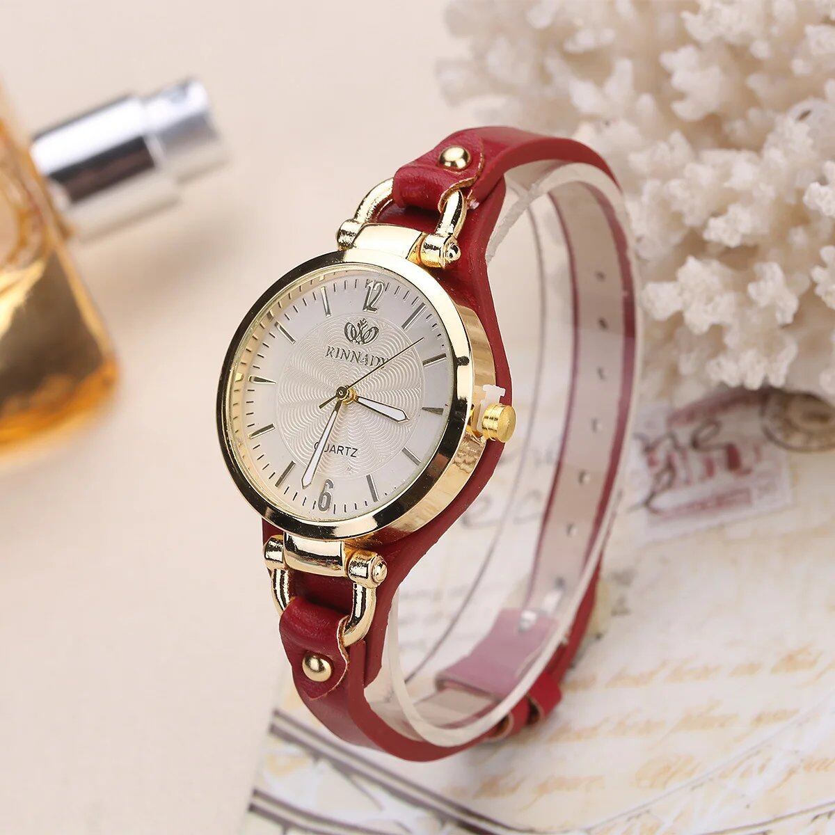 High-quality women's quartz watch with leather strap, casual watch, perfect as a gift. Various colors available. Parallel import.