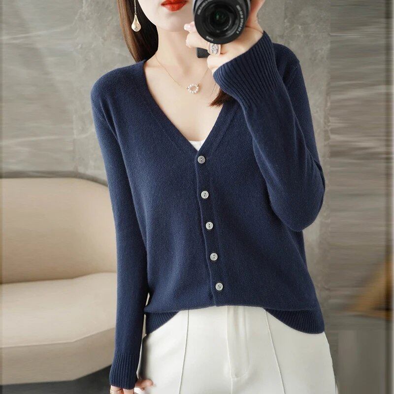 New Arrival: Stylish V-neck sweater/cardigan in a subtle Xiao Xiang style. Special Price Coat. ZHI D035. Size: Parallel Import.