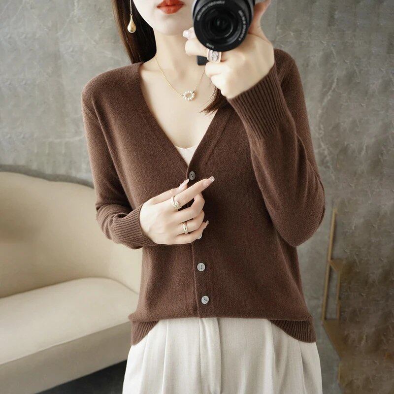New Arrival: Stylish V-neck sweater/cardigan in a subtle Xiao Xiang style. Special Price Coat. ZHI D035. Size: Parallel Import.