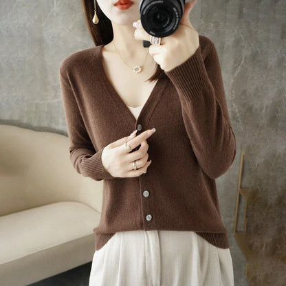 New Arrival: Stylish V-neck sweater/cardigan in a subtle Xiao Xiang style. Special Price Coat. ZHI D035. Size: Parallel Import.