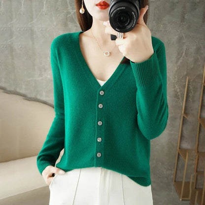 New Arrival: Stylish V-neck sweater/cardigan in a subtle Xiao Xiang style. Special Price Coat. ZHI D035. Size: Parallel Import.