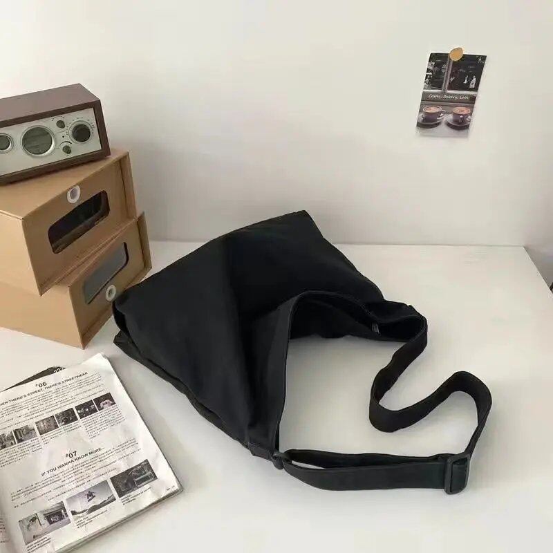 新作 キャンバスバッグ ヴィンテージ風 ユニセックス ソリッドカラー ジッパー付き ソフトショルダーバッグ 大容量 スクールバッグ ショッピングバッグ 森ガール  並行輸入品