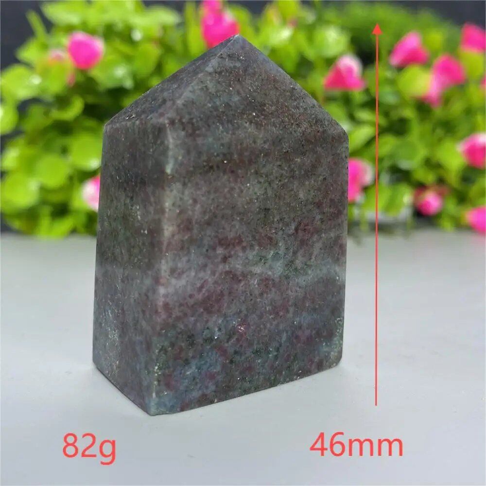 天然水晶 レッドグリーンサファイア 四角柱タワー 鉱物標本 スピリチュアル 瞑想 魔術 ギフトストーン  並行輸入品