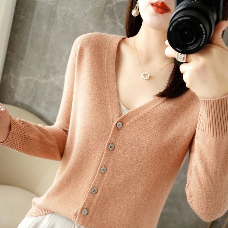 New Arrival: Stylish V-neck sweater/cardigan in a subtle Xiao Xiang style. Special Price Coat. ZHI D035. Size: Parallel Import.