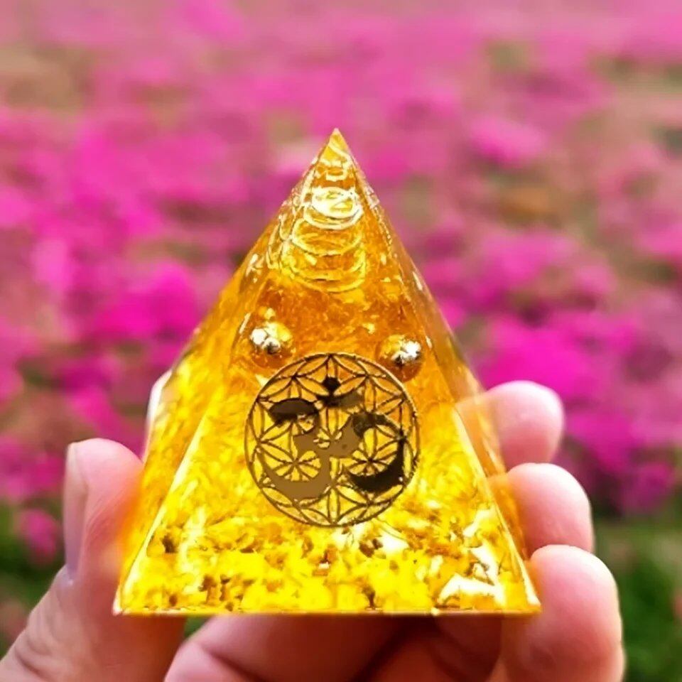 クリスタルストーン・オーゴン・ピラミッド エネルギー発生器 ルームデコレーション 天然アメジスト ペリドット レイキ・チャクラ・メディテーション サイズ：5cm;;発送元: 並行輸入品