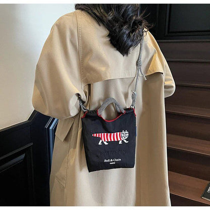 女性用刺繍キャンバスバッグ; 春夏向け軽量ショルダーバッグ; クロスボディハンドバッグ サイズ：ミニ（最大長さ20cm未満）; 並行輸入品