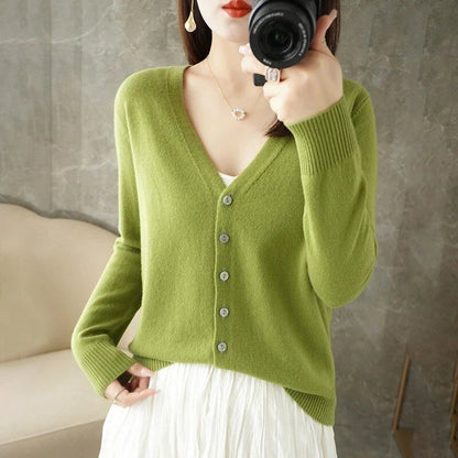 New Arrival: Stylish V-neck sweater/cardigan in a subtle Xiao Xiang style. Special Price Coat. ZHI D035. Size: Parallel Import.