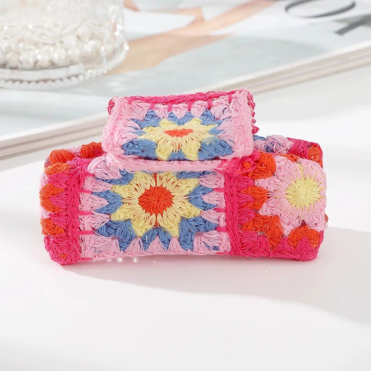 10.5cm Knit Flower Hair Claw with Black Embroidery, Asymmetrical Claw Hair Clip, Crab Hairpin, Retro Hair Accessory for Women, Color Parallel Import