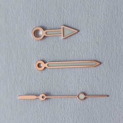 High-quality hand set for NH35, NH36, NH38, NH39, NH70, NH72, 7S26, 7S36, 4R35, and 4R36 watches. Available in silver, gold, black, blue, and red. Luminous dial hands. Parallel import.