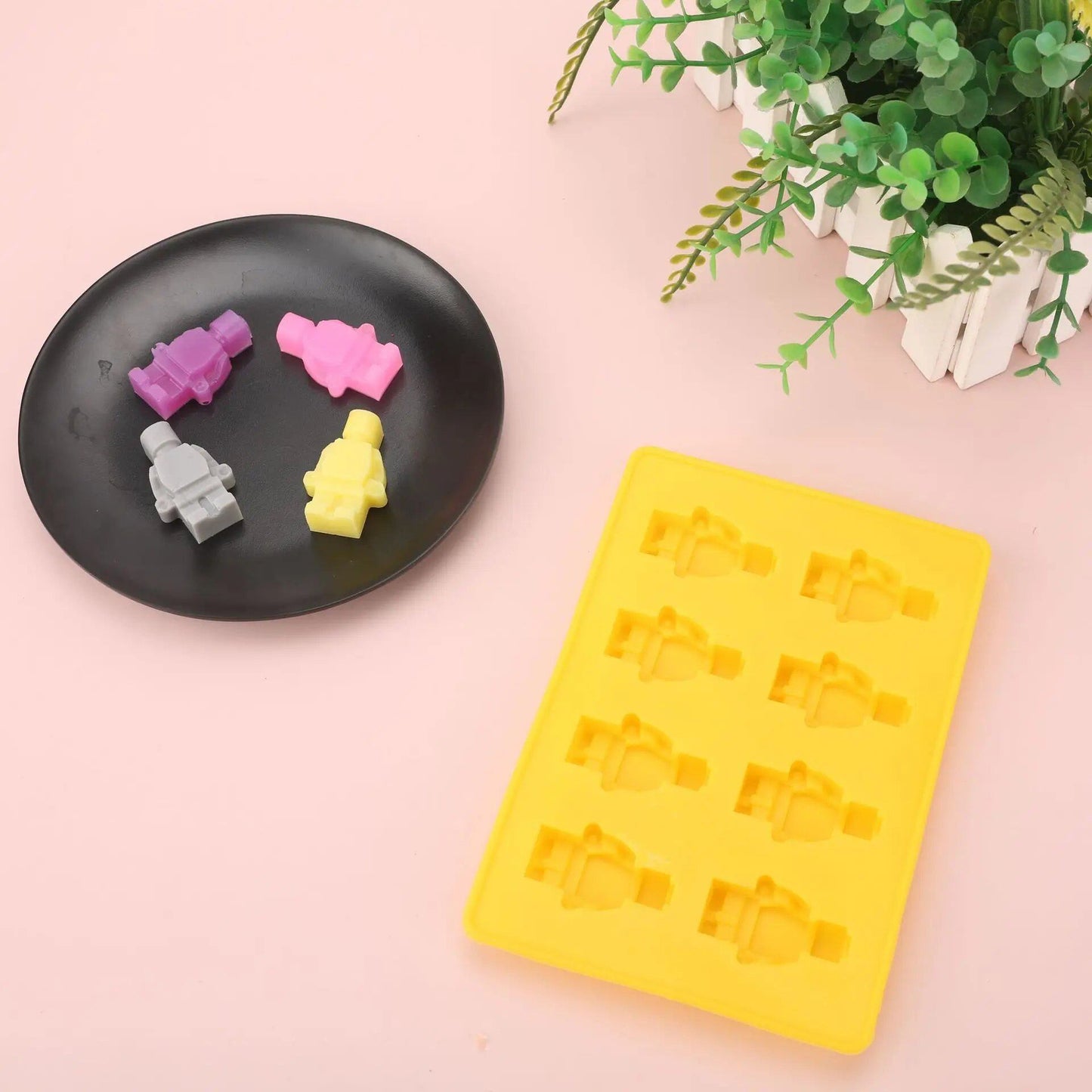 1/6-Piece Robot Ice Mold, Silicone Mold for Candy and Chocolate, Perfect for Kids' Parties and Baking, Minifigure Block Theme, Parallel Import