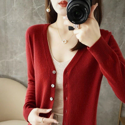 New Arrival: Stylish V-neck sweater/cardigan in a subtle Xiao Xiang style. Special Price Coat. ZHI D035. Size: Parallel Import.